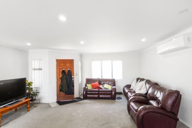 57 Catkin Crescent, Papatoetoe, Auckland - Carousel 2
