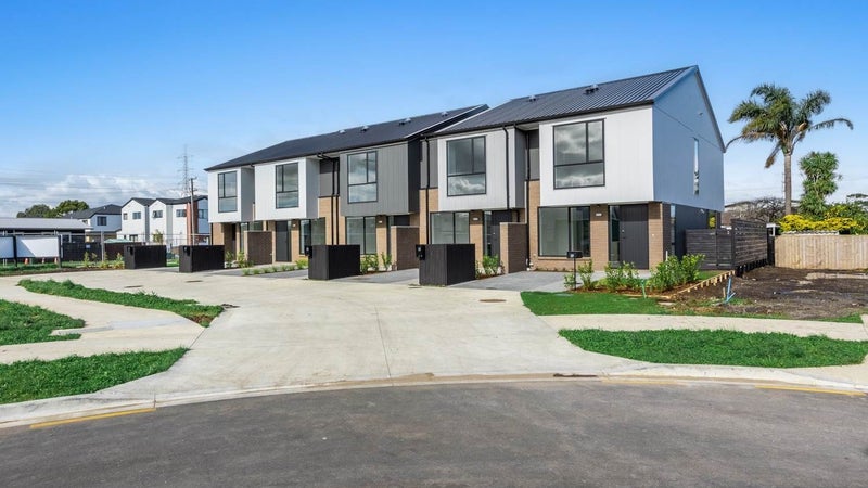 13 Paapaakiri Loop, Takanini, Auckland - Carousel 1