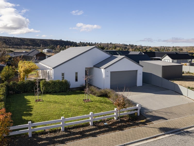 33 Chandler Crescent, Clyde, Clyde - Carousel 1