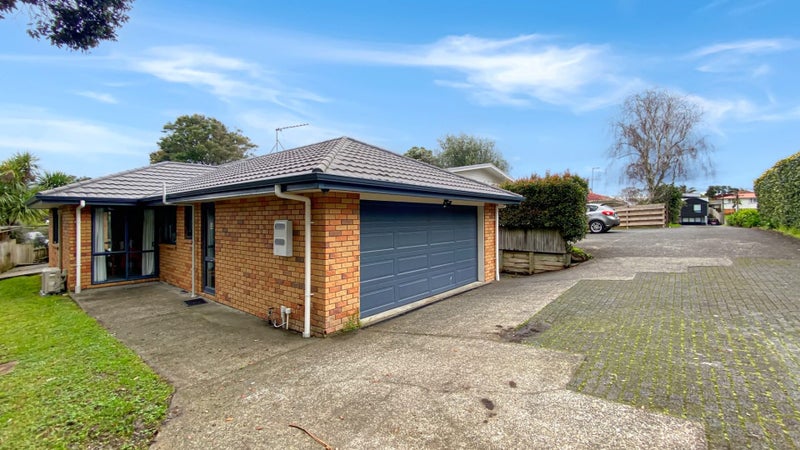 36A Divich Avenue, Te Atatu South, Auckland - Carousel 2