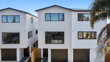 2/684 Te Atatu Road, Te Atatu Peninsula, Auckland - Carousel 1