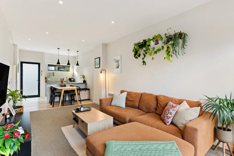 13/6 Oswald Crescent, Paparangi, Wellington - Carousel 1