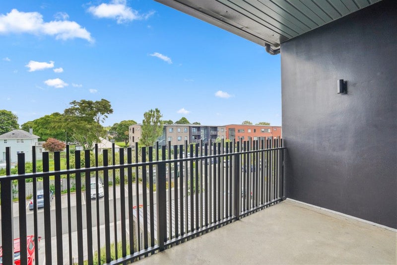 204/7E Hinaki Street, Point England, Auckland - Carousel 2
