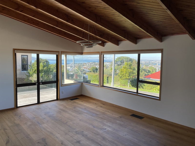 1/1 Richards Avenue, Forrest Hill, Auckland - Carousel 1