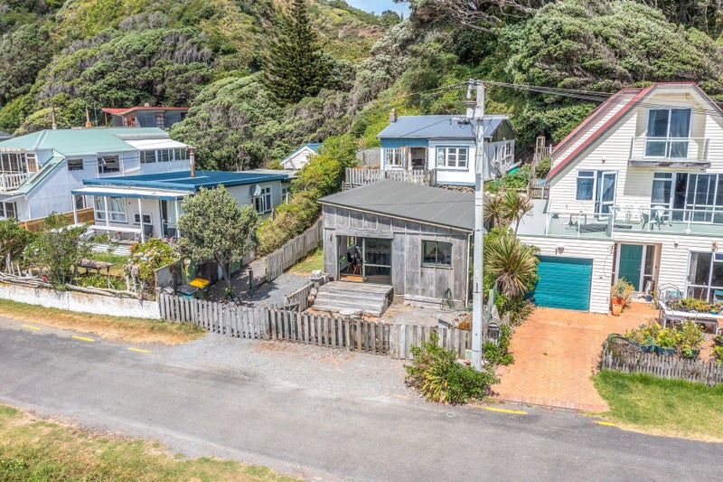 27 Ocean Parade, Pukerua Bay, Porirua - Carousel 2