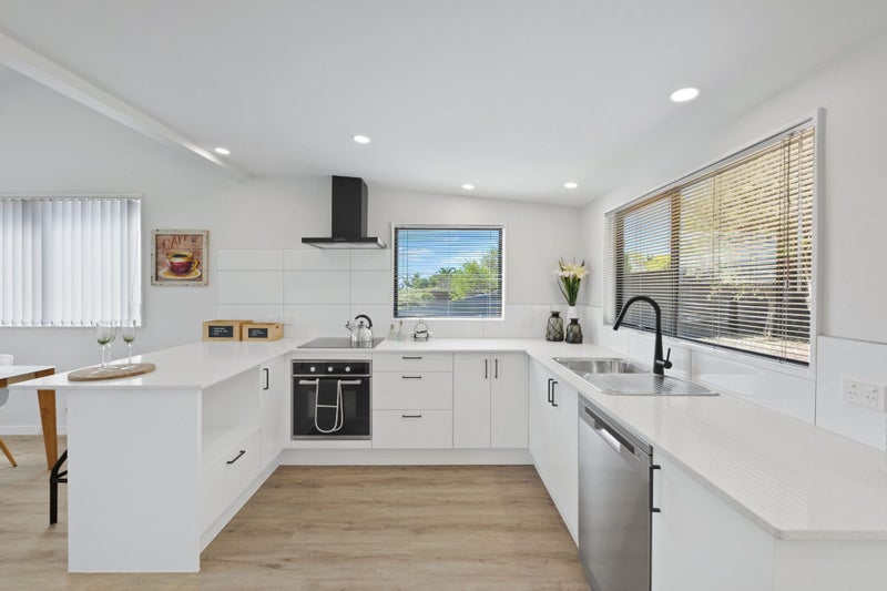 43B Derrimore Heights, Clover Park, Auckland - Carousel 2