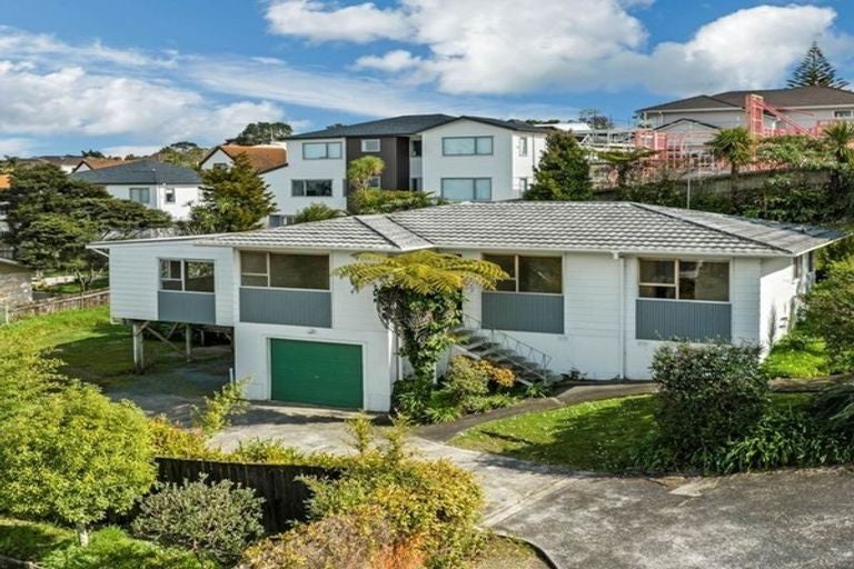 62 Lavery Place, Sunnynook, Auckland - Carousel 1