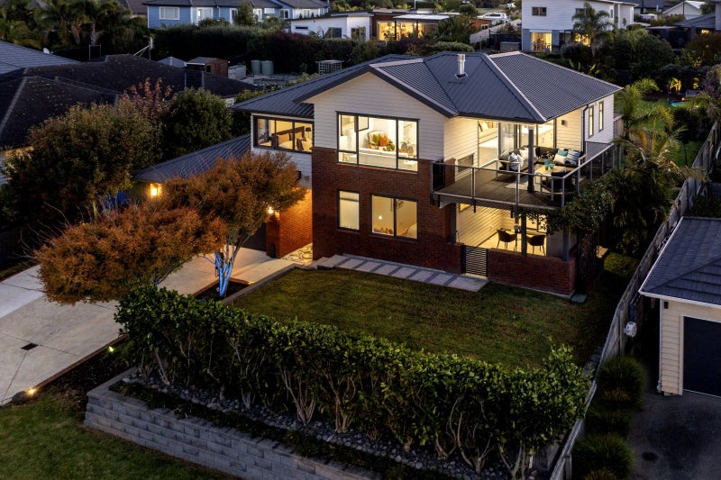 34 Weatherly Drive, Beachlands, Auckland - Carousel 1