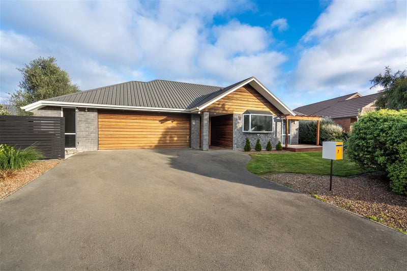 7 Copperfield Close, Parklands, Christchurch - Carousel 1