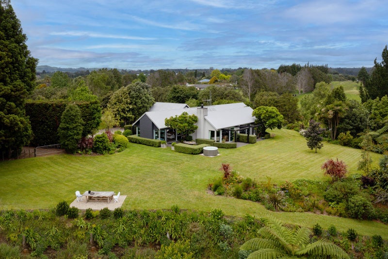32 Gasson Lane, Pyes Pa, Tauranga - Carousel 1