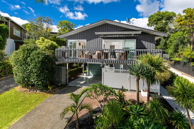 10 Surville Place, Mairangi Bay, Auckland - Carousel 1