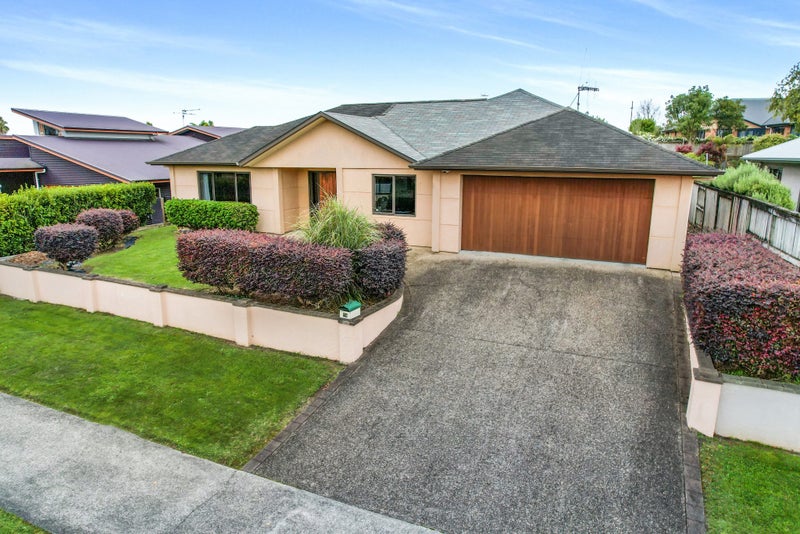 73 Saint James Drive, Huntington, Hamilton - Carousel 1