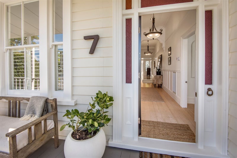 7 Summer Street, Stanley Point, Auckland - Carousel 2