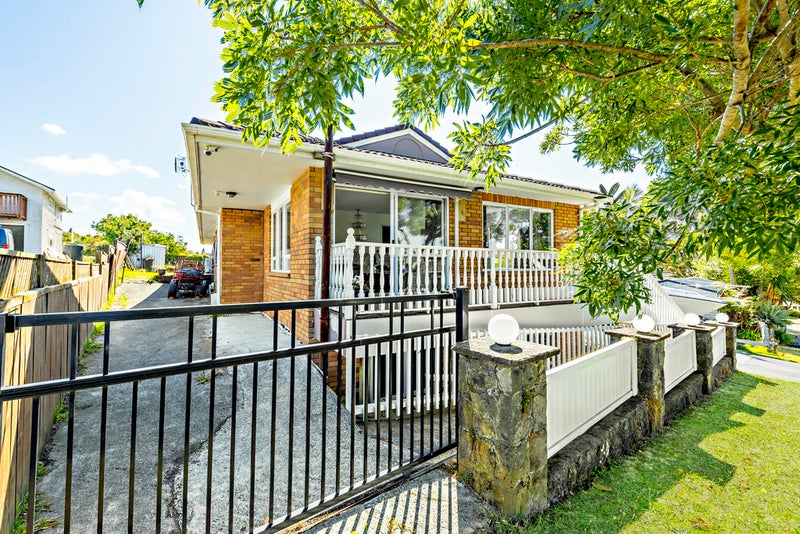 3 Tawhiri Road, One Tree Hill, Auckland - Carousel 1