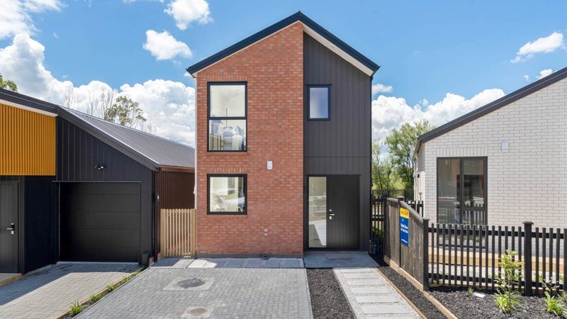 14 Paretao Street, Massey, Auckland - Carousel 1