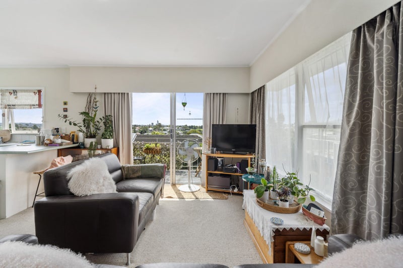 4/12 Aramoana Avenue, Devonport, Auckland - Carousel 2