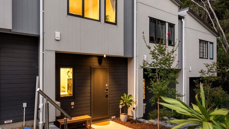 85 Morihana Close, Glen Eden, Auckland - Carousel 1