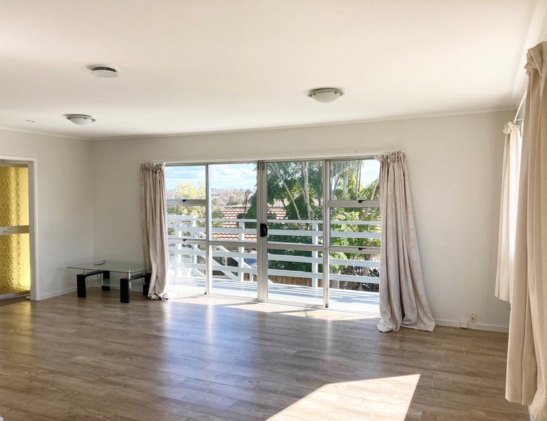 52 Lewisham Street, Highland Park, Auckland - Carousel 2