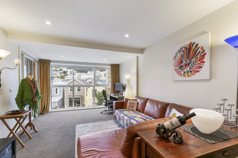 4F/5 Kent Terrace, Mount Victoria, Wellington - Carousel 1