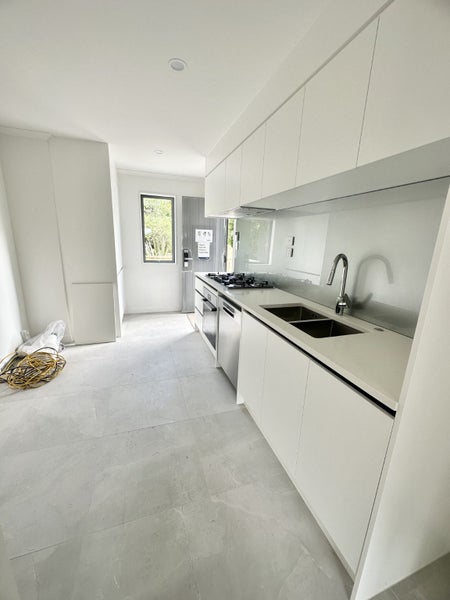 4/11 Celeste Place, Totara Vale, Auckland - Carousel 2