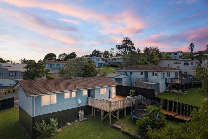 7 Sumich Place, West Harbour, Auckland - Carousel 2