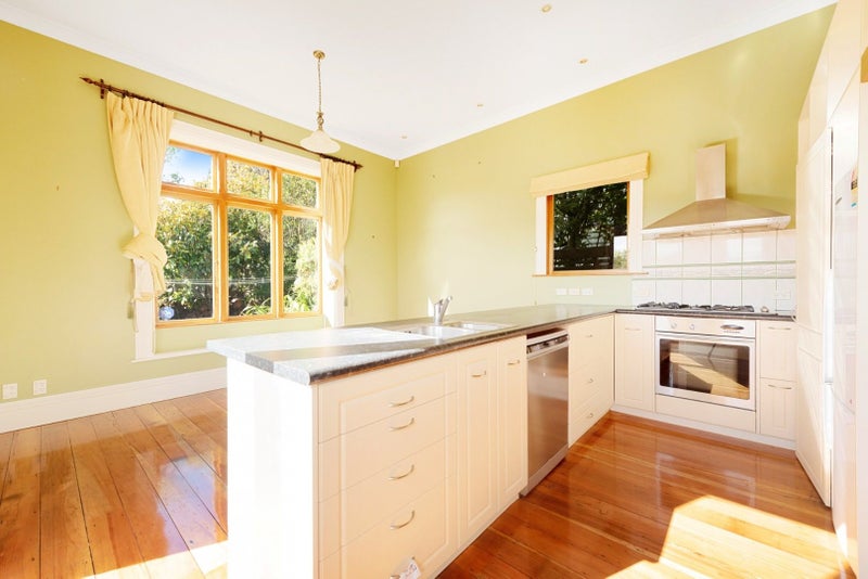 3 Harbour View Road, Northland, Wellington - Carousel 2