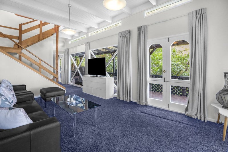 4 Whiorau Grove, Lowry Bay, Lower Hutt - Carousel 1