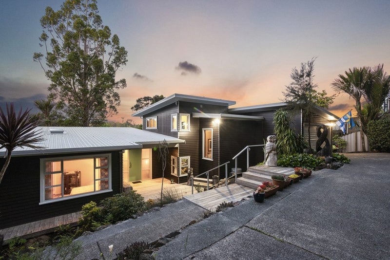 30 Tinopai Road, Titirangi, Auckland - Carousel 2