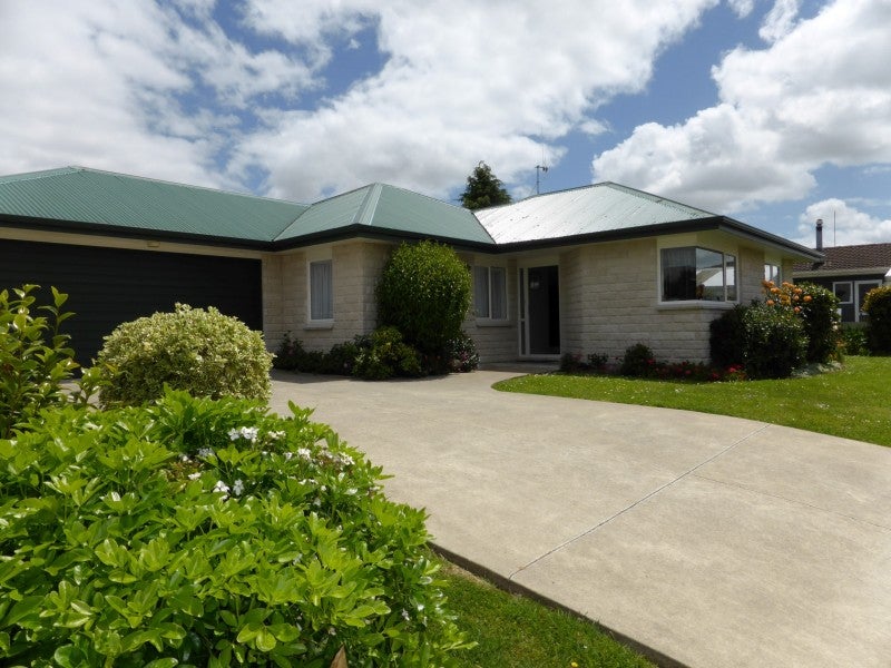 54 OAK CRES, Ashurst, Palmerston North  - Carousel 13