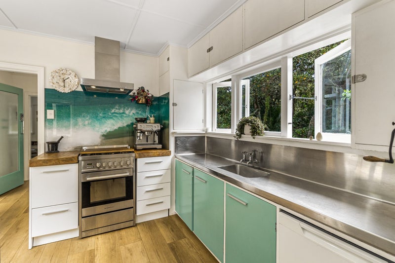 10 O'Brien Road, Omiha, Waiheke Island - Carousel 2