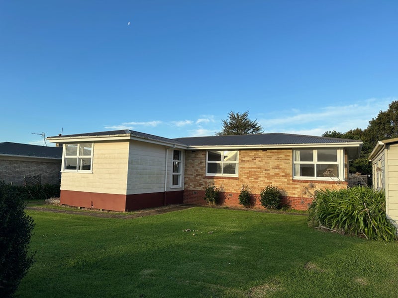 19 Hall Road, Glenfield, Auckland - Carousel 1