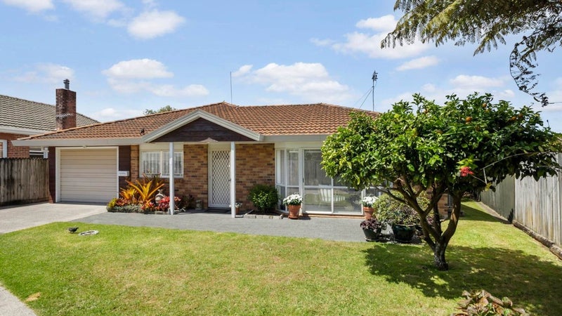 1/843 Manukau Road, Royal Oak, Auckland - Carousel 1