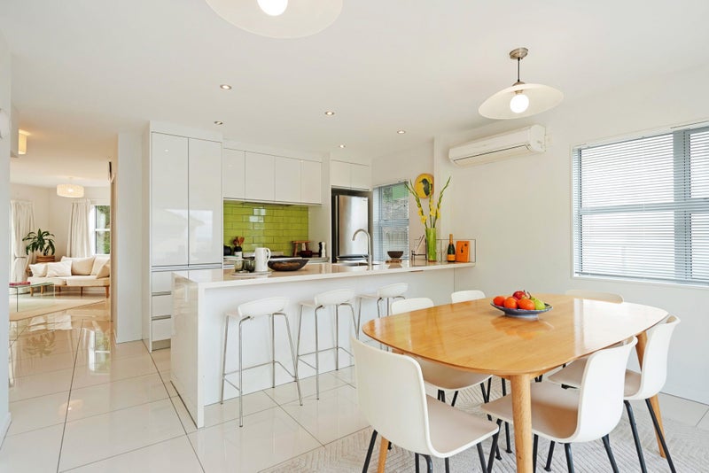 1B Anderson Terrace, Mount Cook, Wellington - Carousel 1