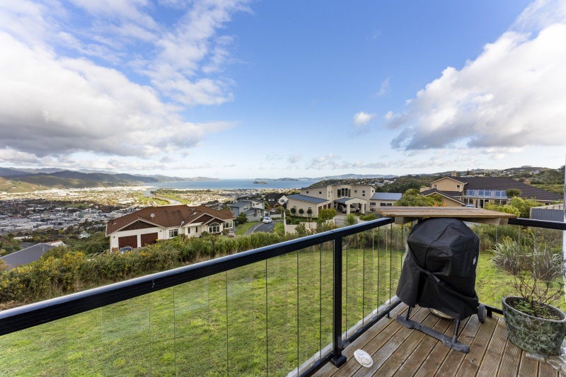 22 Arahiwi Grove, Tirohanga, Lower Hutt - Carousel 2