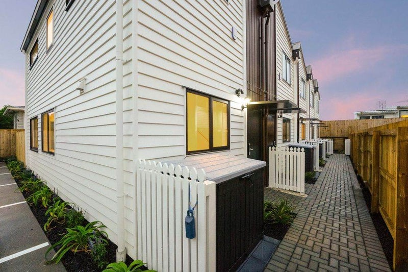 4/135 Lancaster Road, Beach Haven, Auckland - Carousel 1