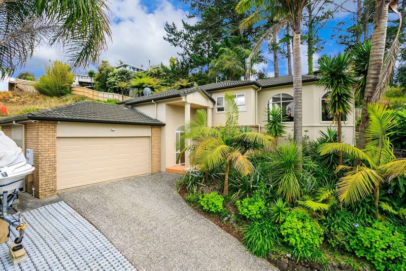 9 Falstone Lane, Browns Bay, Auckland - Carousel 1