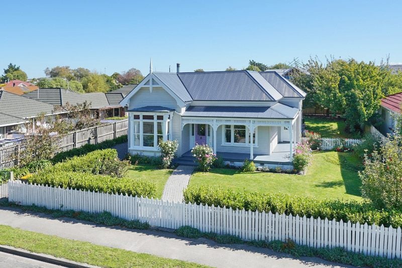 11 Isabella Place, Waltham, Christchurch - Carousel 1