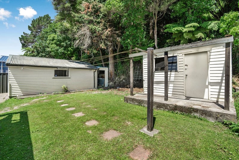 76 Hine Road, Wainuiomata, Lower Hutt - Carousel 21