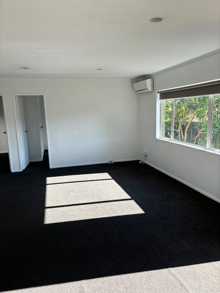 32A Totaravale Drive, Totara Vale, Auckland - Carousel 2