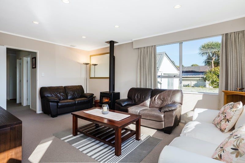 50 Hicks Close, Whitby, Porirua - Carousel 2