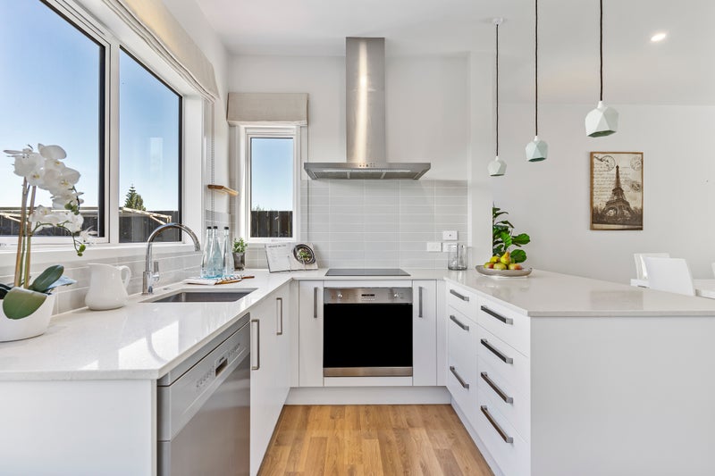 13 Glenbrae Glade, Glen Innes, Auckland - Carousel 2