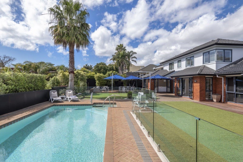 44 Manor Park, Sunnyhills, Auckland - Carousel 1