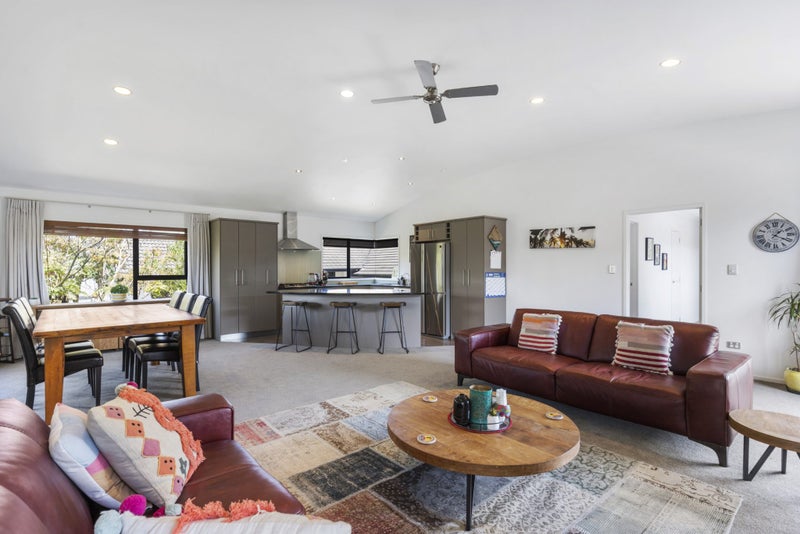 42 Columbia Crescent, Beachlands, Auckland - Carousel 2