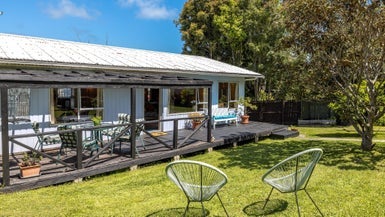 33 Sea View Road, Ostend, Waiheke Island - Carousel 1