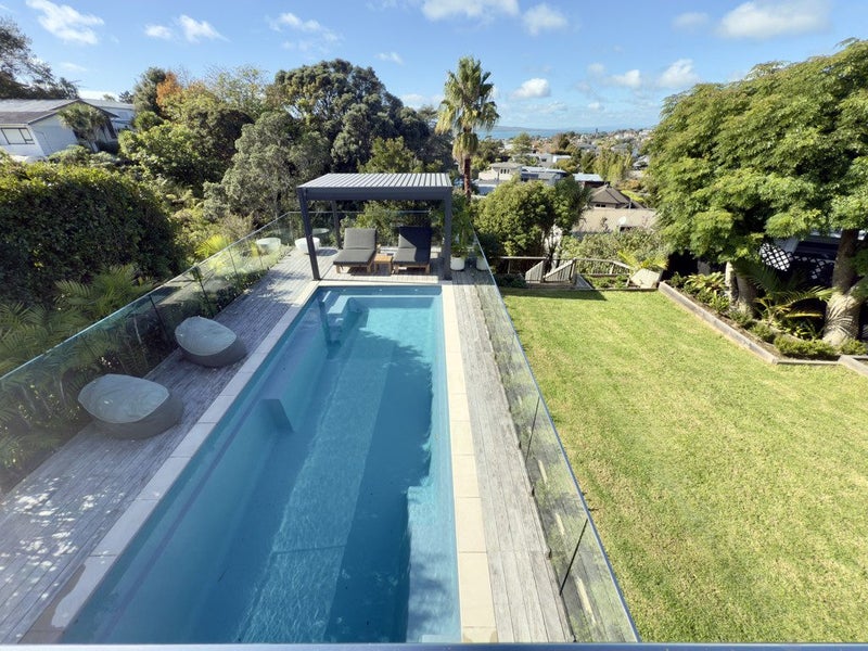 84 Parr Terrace, Castor Bay, Auckland - Carousel 2