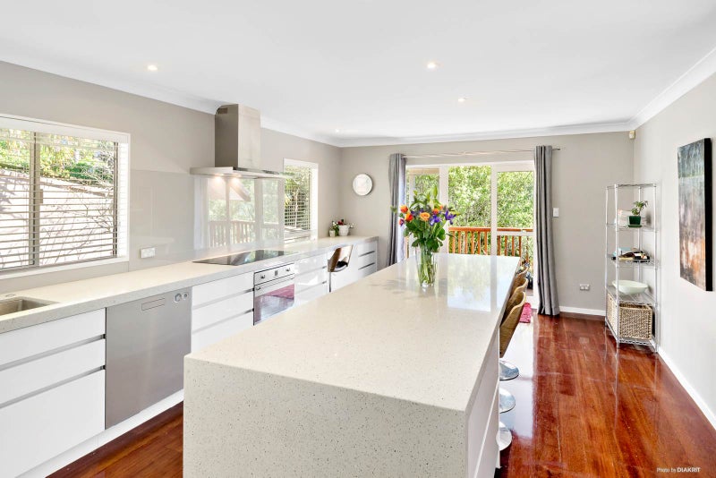 58A Woodlands Crescent, Browns Bay, Auckland - Carousel 1