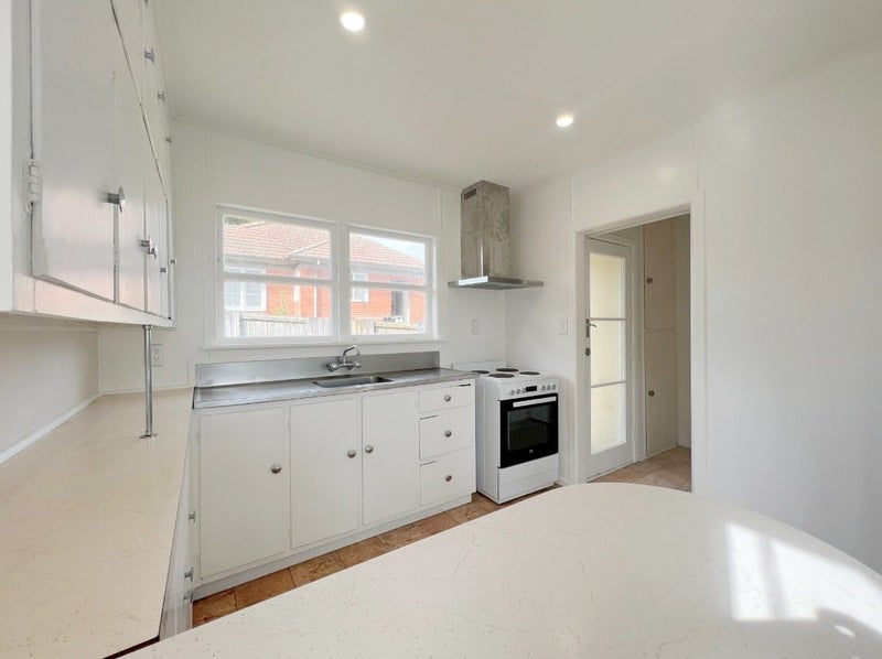 96A Forest Lake Road, Forest Lake, Hamilton - Carousel 1