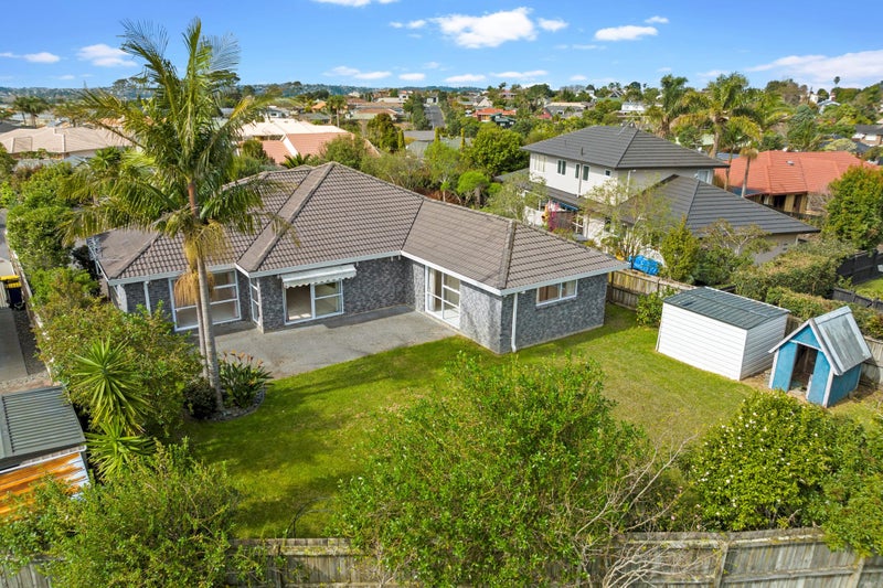 4 Rosetti Rise, West Harbour, Auckland - Carousel 2