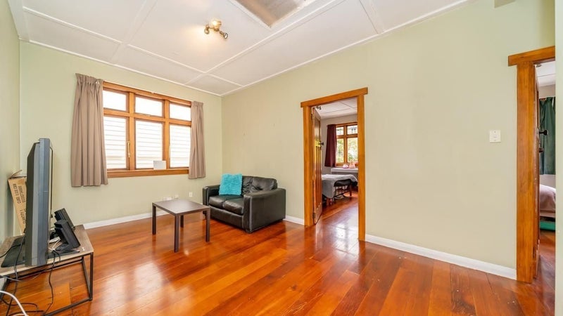 39 Adams Terrace, Aro Valley, Wellington - Carousel 2