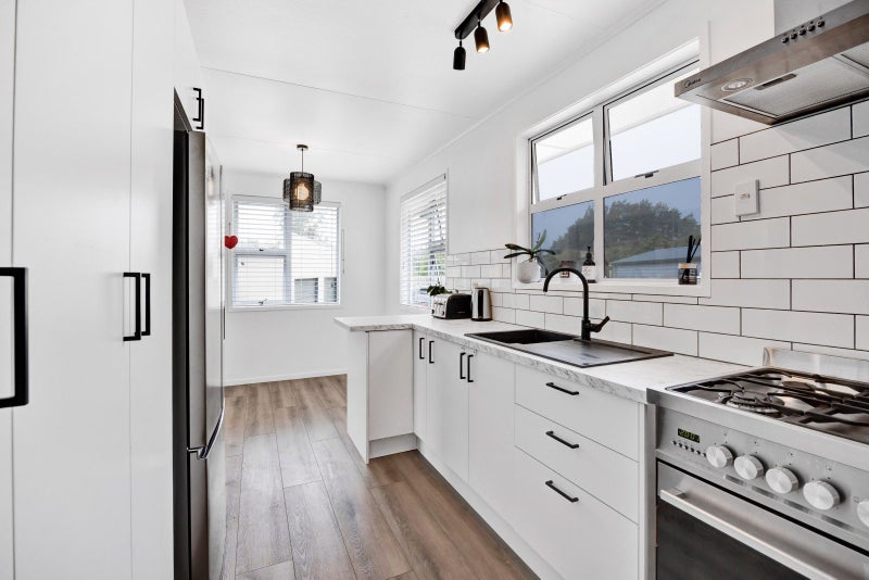 16 Kauri Street, Merrilands, New Plymouth - Carousel 2